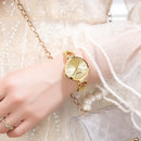 Relógio Cora charmoso.